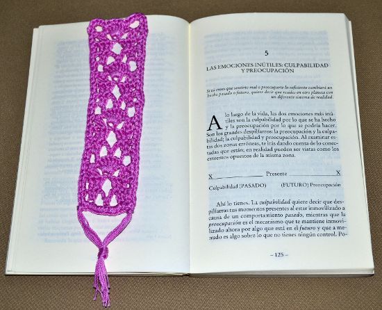 Señalador libro en tejido crochet